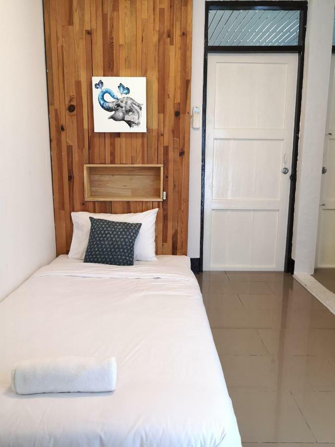 Cozy By Funwahn Bed & Breakfast Чиангмай Екстериор снимка